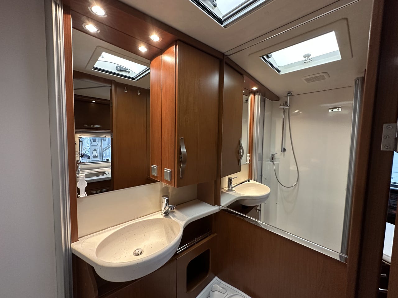 HYMER B 578 – 63 000 km – Camping-car intégral haut de gamme – État remarquable