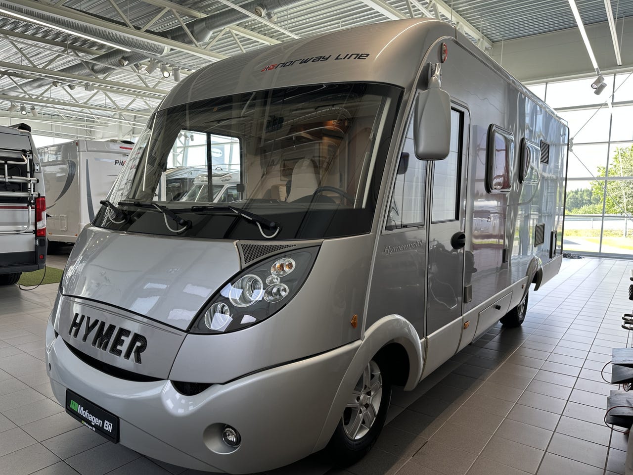 Hymer B 654 CL – Lit pavillon – Four – Camping-car intégral haut de gamme