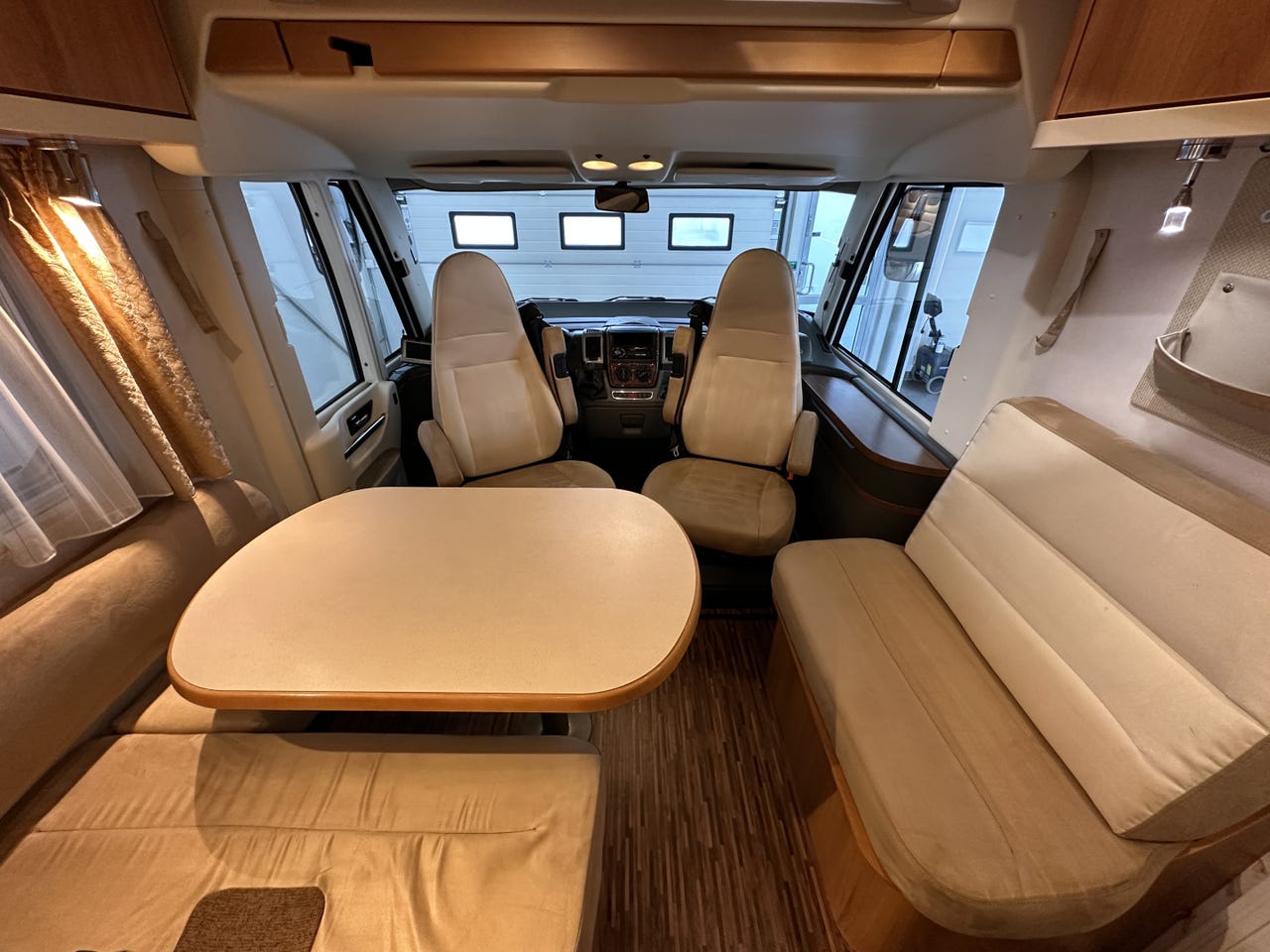 Hymer B 654 CL – Lit pavillon – Four – Camping-car intégral haut de gamme