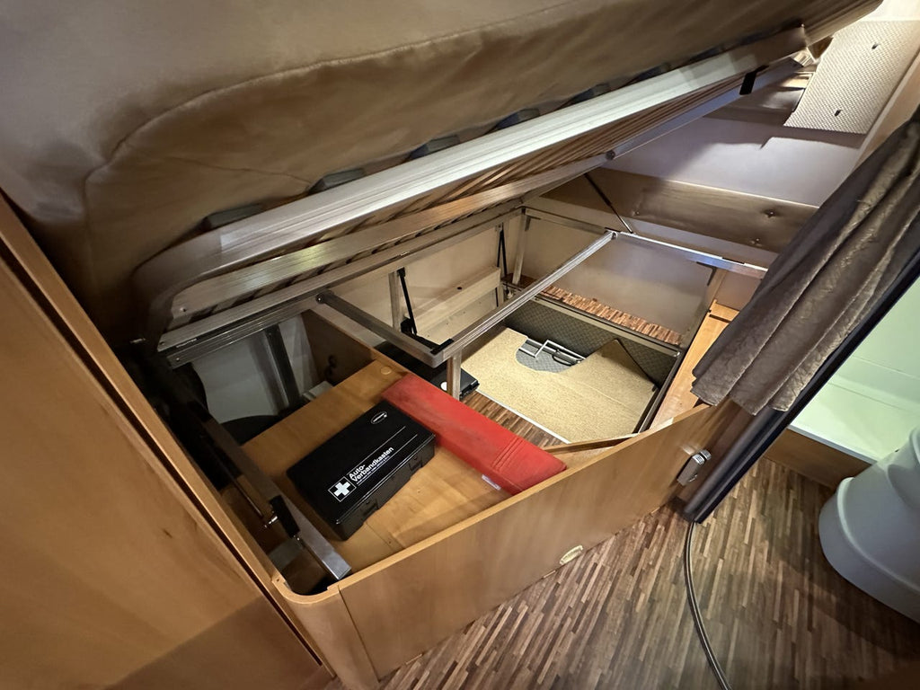 Hymer B 654 CL – Lit pavillon – Four – Camping-car intégral haut de gamme