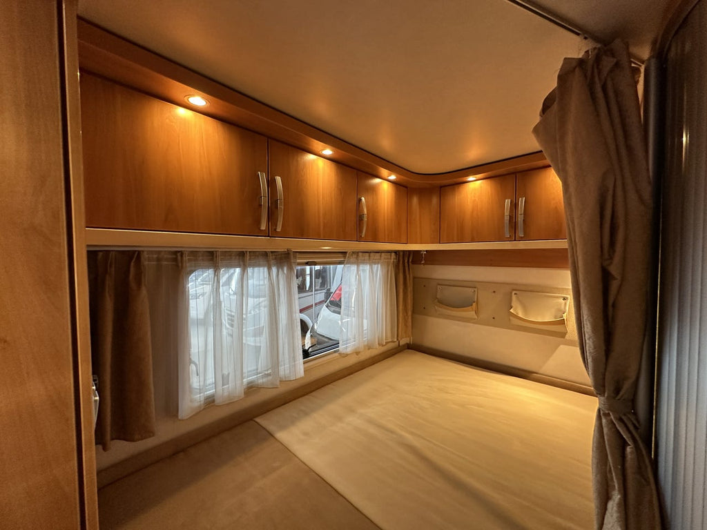 Hymer B 654 CL – Lit pavillon – Four – Camping-car intégral haut de gamme