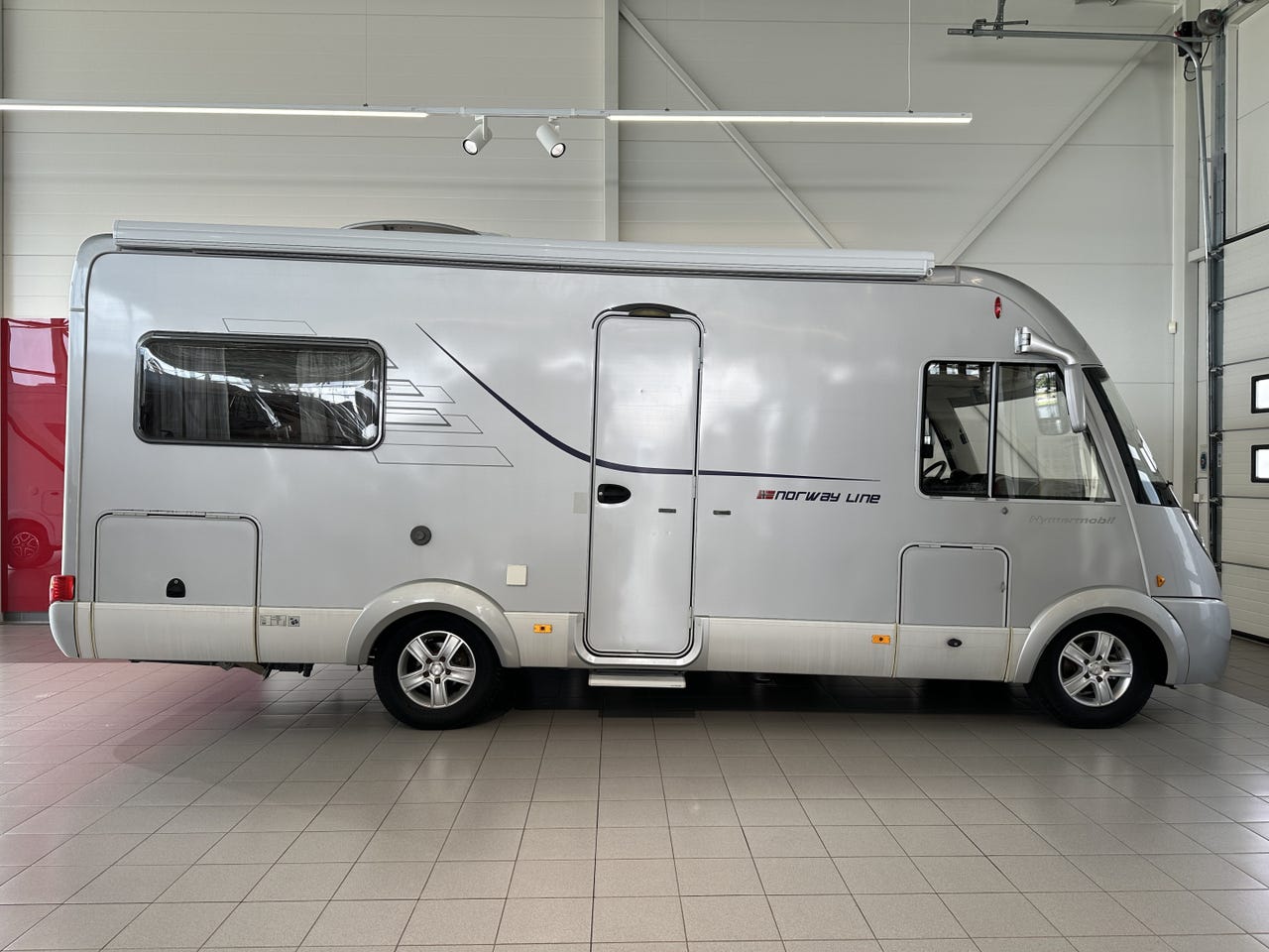 Hymer B 654 CL – Lit pavillon – Four – Camping-car intégral haut de gamme