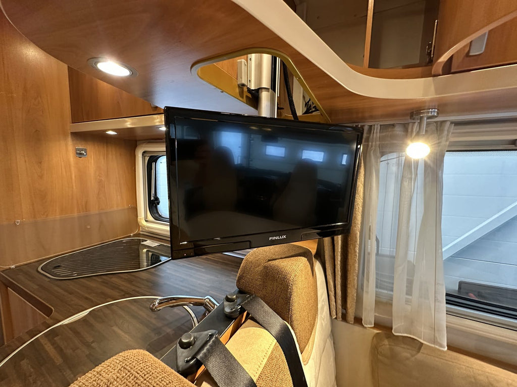 Hymer B 654 CL – Lit pavillon – Four – Camping-car intégral haut de gamme