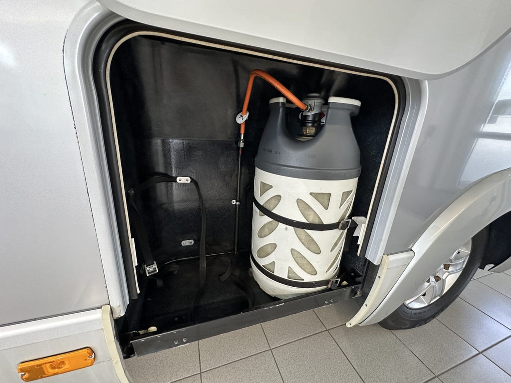 Hymer B 654 CL – Lit pavillon – Four – Camping-car intégral haut de gamme