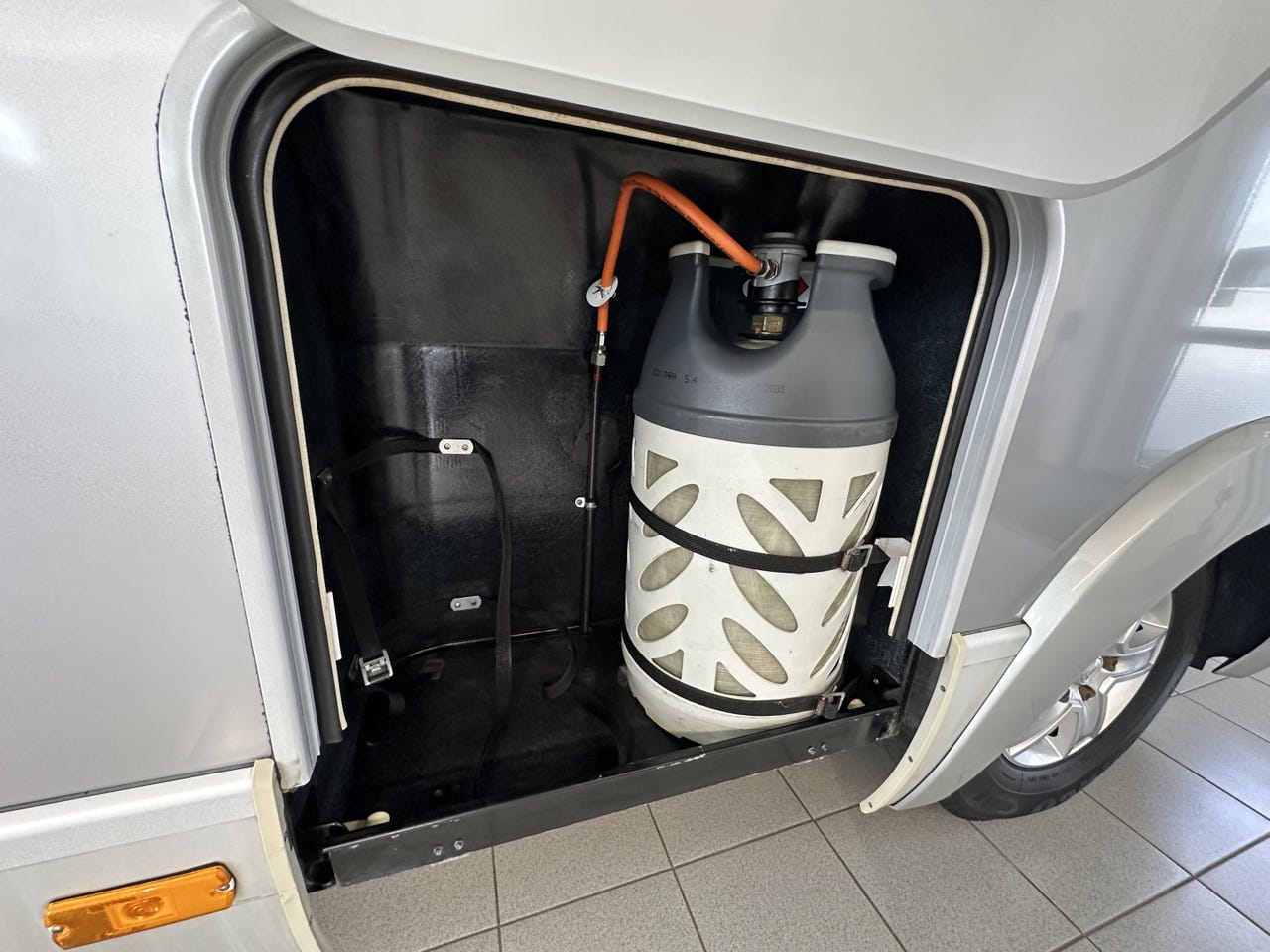 Hymer B 654 CL – Lit pavillon – Four – Camping-car intégral haut de gamme