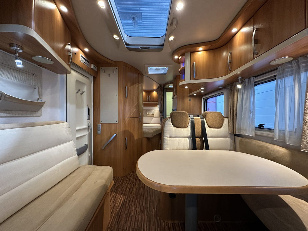 Hymer B 654 CL – Lit pavillon – Four – Camping-car intégral haut de gamme