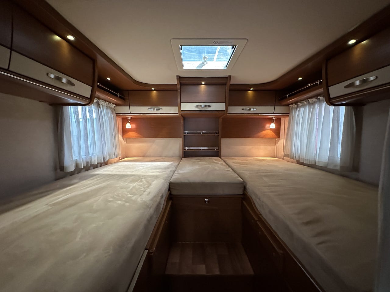 HYMER B 578 – 63 000 km – Camping-car intégral haut de gamme – État remarquable