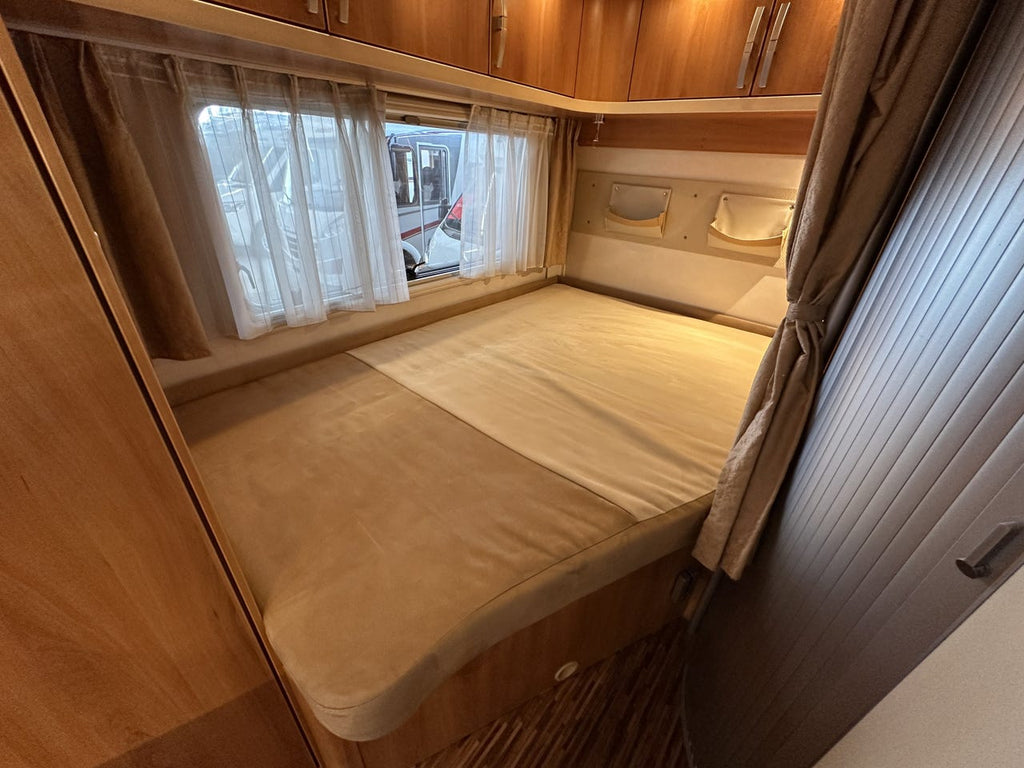 Hymer B 654 CL – Lit pavillon – Four – Camping-car intégral haut de gamme