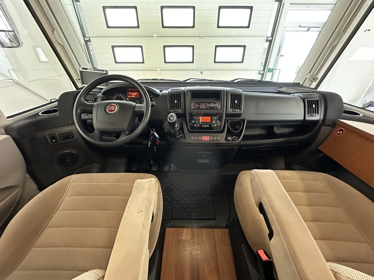 HYMER B 578 – 63 000 km – Camping-car intégral haut de gamme – État remarquable