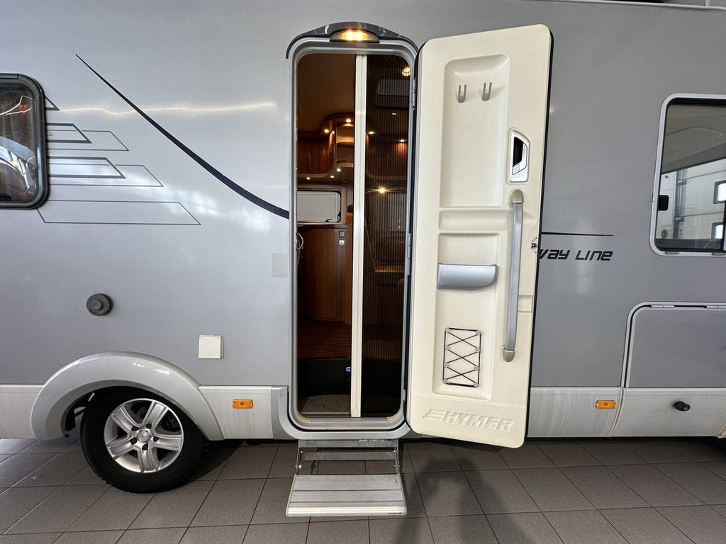 Hymer B 654 CL – Lit pavillon – Four – Camping-car intégral haut de gamme
