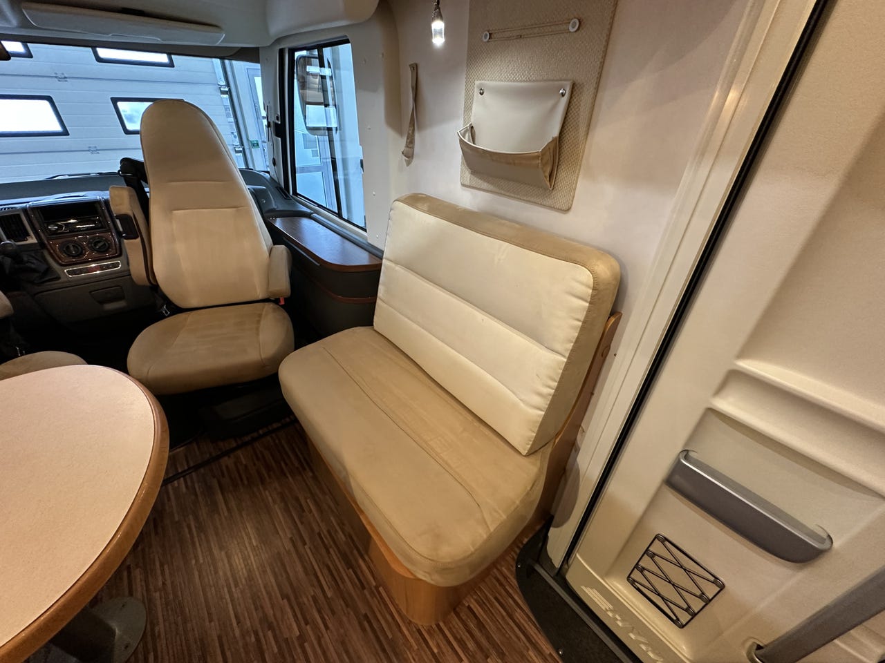 Hymer B 654 CL – Lit pavillon – Four – Camping-car intégral haut de gamme