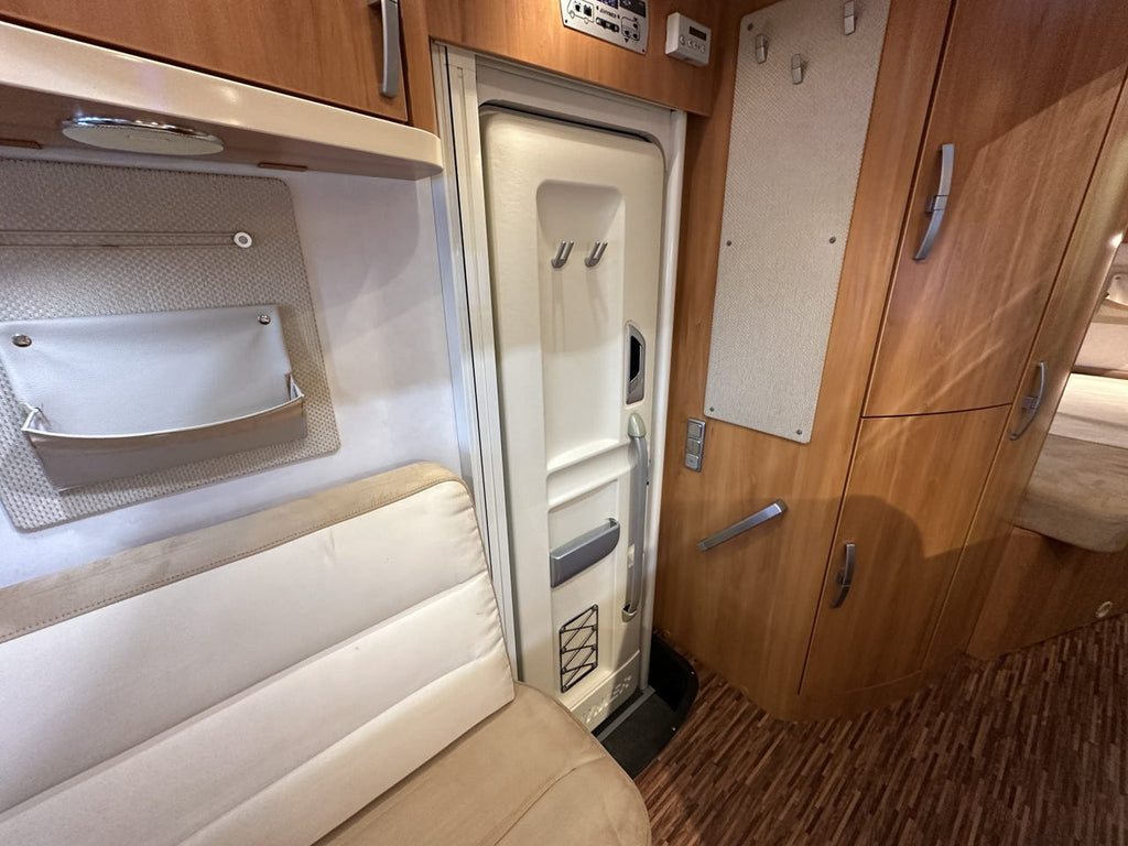 Hymer B 654 CL – Lit pavillon – Four – Camping-car intégral haut de gamme