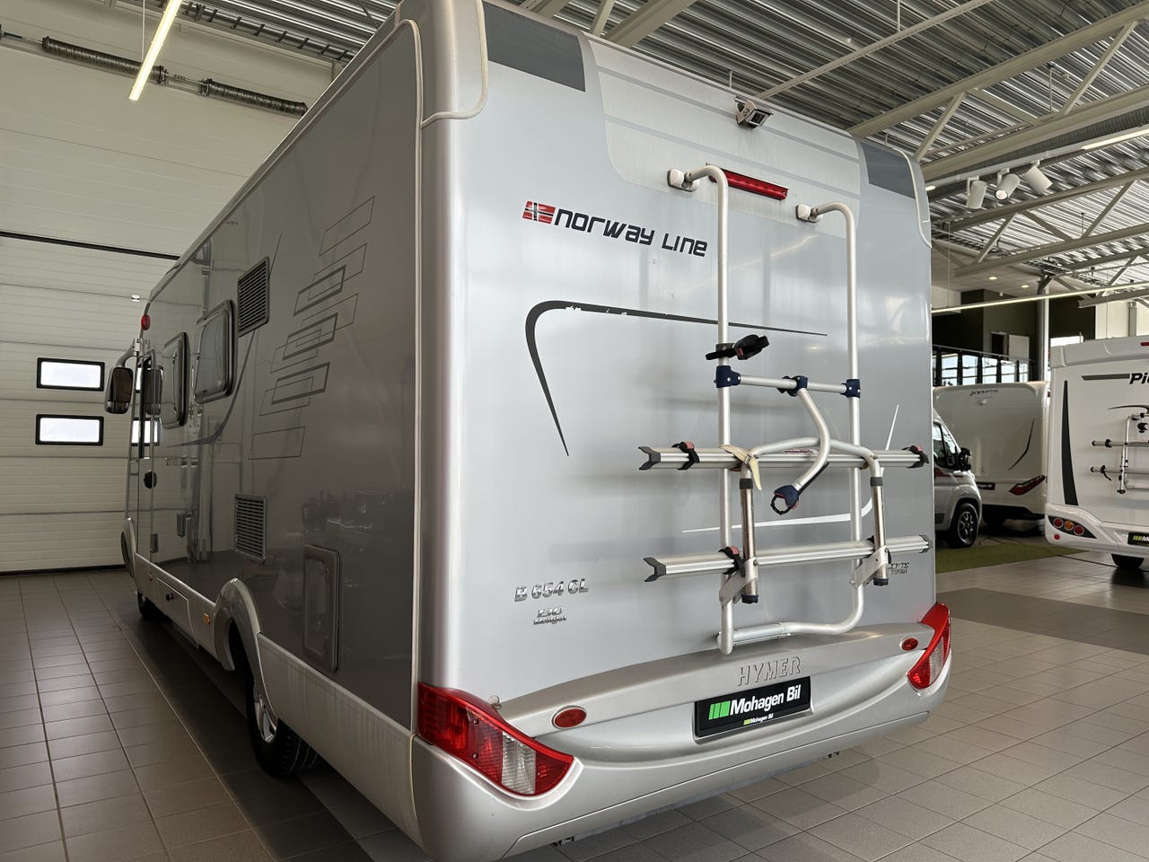 Hymer B 654 CL – Lit pavillon – Four – Camping-car intégral haut de gamme