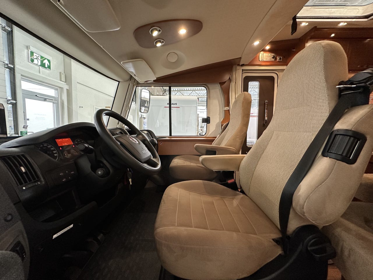 HYMER B 578 – 63 000 km – Camping-car intégral haut de gamme – État remarquable
