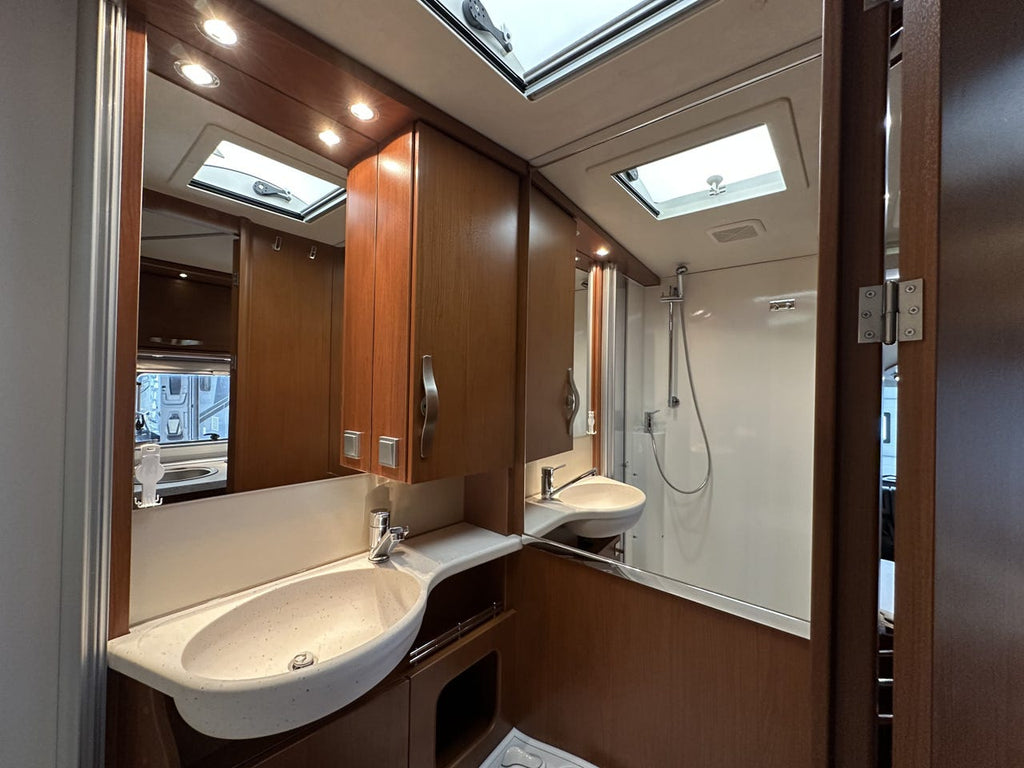 HYMER B 578 – 63 000 km – Camping-car intégral haut de gamme – État remarquable